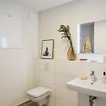 C14 Suedbalkon Mit Blick Ins Gruene & Nutzung Der Wellness- & Aktivbereiche Im 