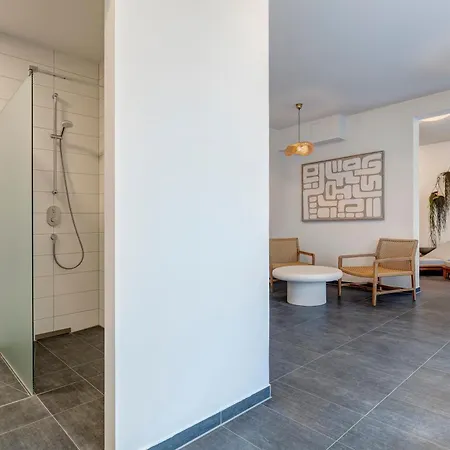 C14 Südbalkon Mit Blick Ins Grüne&nutzung Der Wellness-&aktivbereiche Im Pine Hill