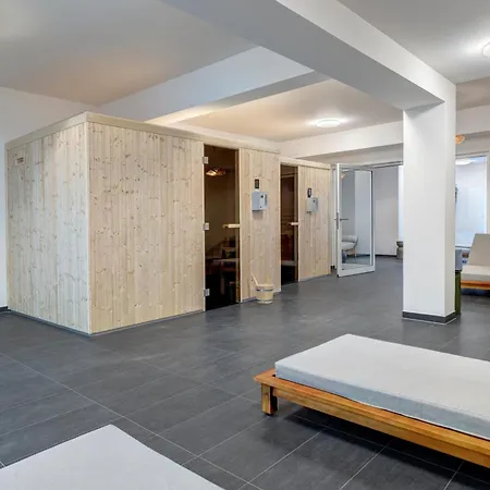 C14 Südbalkon Mit Blick Ins Grüne&nutzung Der Wellness-&aktivbereiche Im Pine Hill * Zirchow