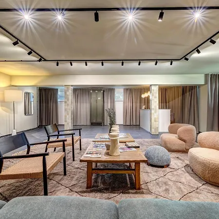 C14 Suedbalkon Mit Blick Ins Gruene & Nutzung Der Wellness- & Aktivbereiche Im 