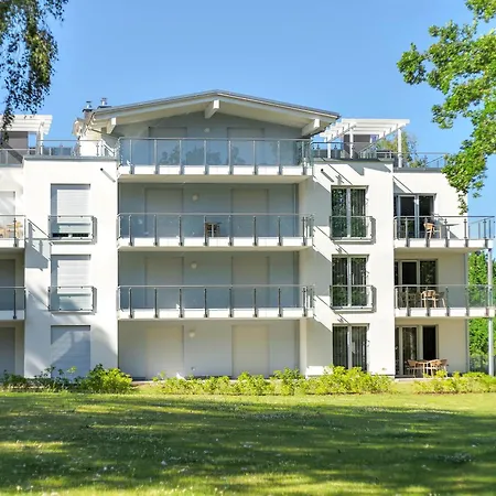 C14 Suedbalkon Mit Blick Ins Gruene & Nutzung Der Wellness- & Aktivbereiche Im 