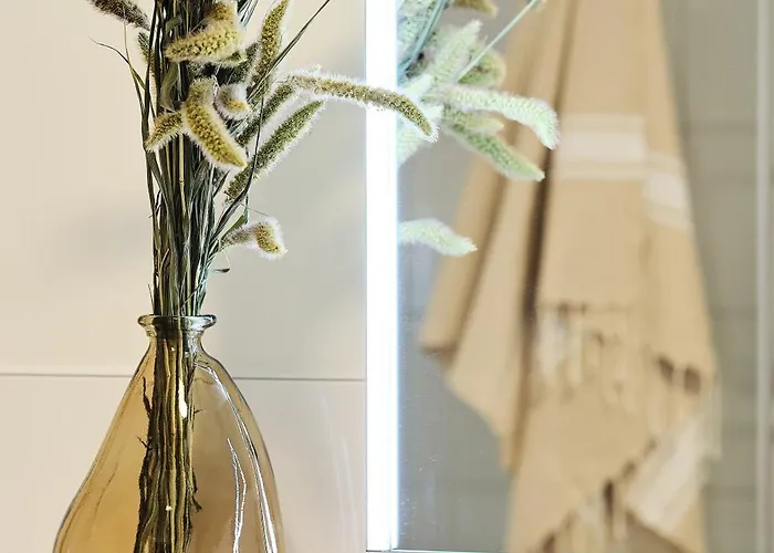 C14 Suedbalkon Mit Blick Ins Gruene & Nutzung Der Wellness- & Aktivbereiche Im 