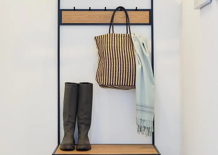 C14 Suedbalkon Mit Blick Ins Gruene & Nutzung Der Wellness- & Aktivbereiche Im 