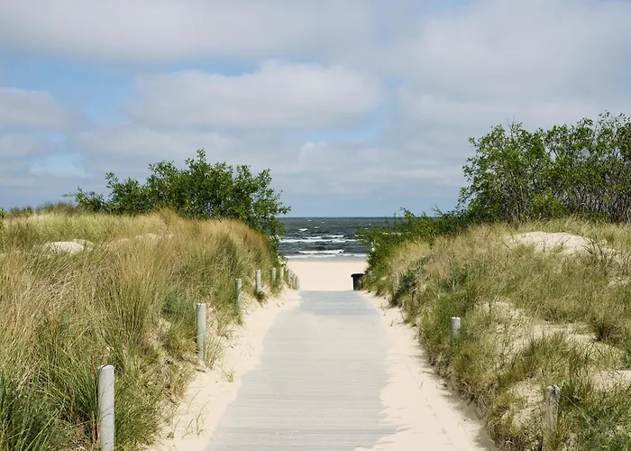 C14 Suedbalkon Mit Blick Ins Gruene & Nutzung Der Wellness- & Aktivbereiche Im 