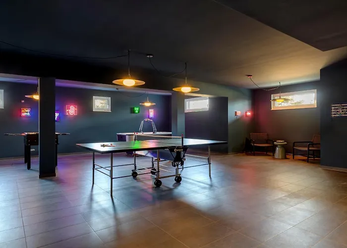 C14 Suedbalkon Mit Blick Ins Gruene & Nutzung Der Wellness- & Aktivbereiche Im 