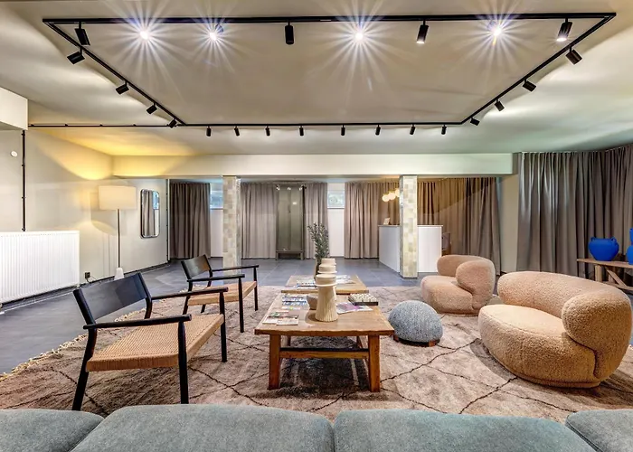 C14 Suedbalkon Mit Blick Ins Gruene & Nutzung Der Wellness- & Aktivbereiche Im 