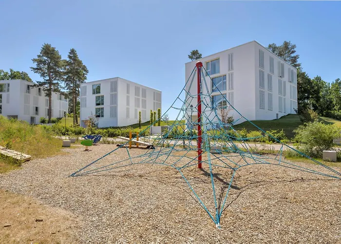 C14 Suedbalkon Mit Blick Ins Gruene & Nutzung Der Wellness- & Aktivbereiche Im 