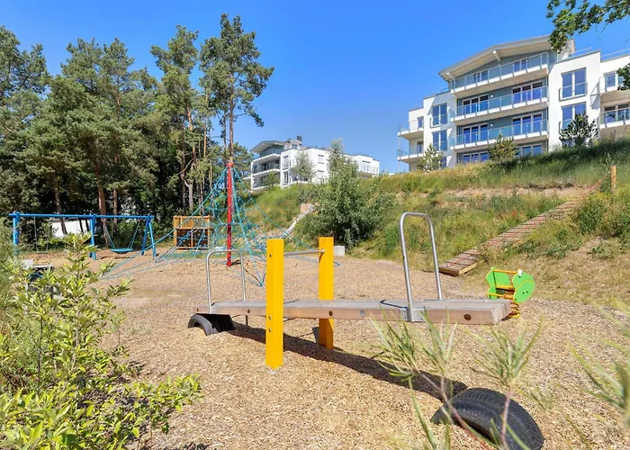 C14 Suedbalkon Mit Blick Ins Gruene & Nutzung Der Wellness- & Aktivbereiche Im 