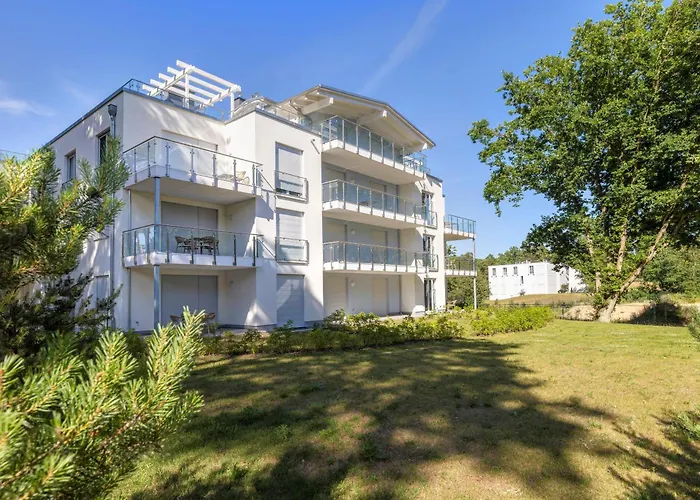 C14 Suedbalkon Mit Blick Ins Gruene & Nutzung Der Wellness- & Aktivbereiche Im 
