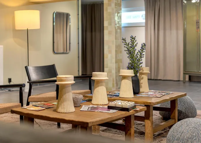 C14 Suedbalkon Mit Blick Ins Gruene & Nutzung Der Wellness- & Aktivbereiche Im 